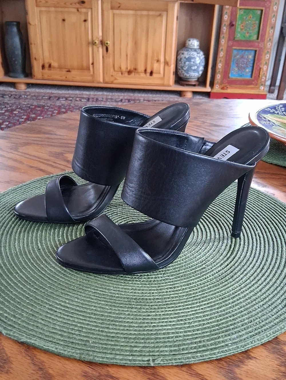 Steve Madden Black Leather Mallory Whimsigoth Sleek Stilleto Heels Size 6 - Picture 9 of 9
